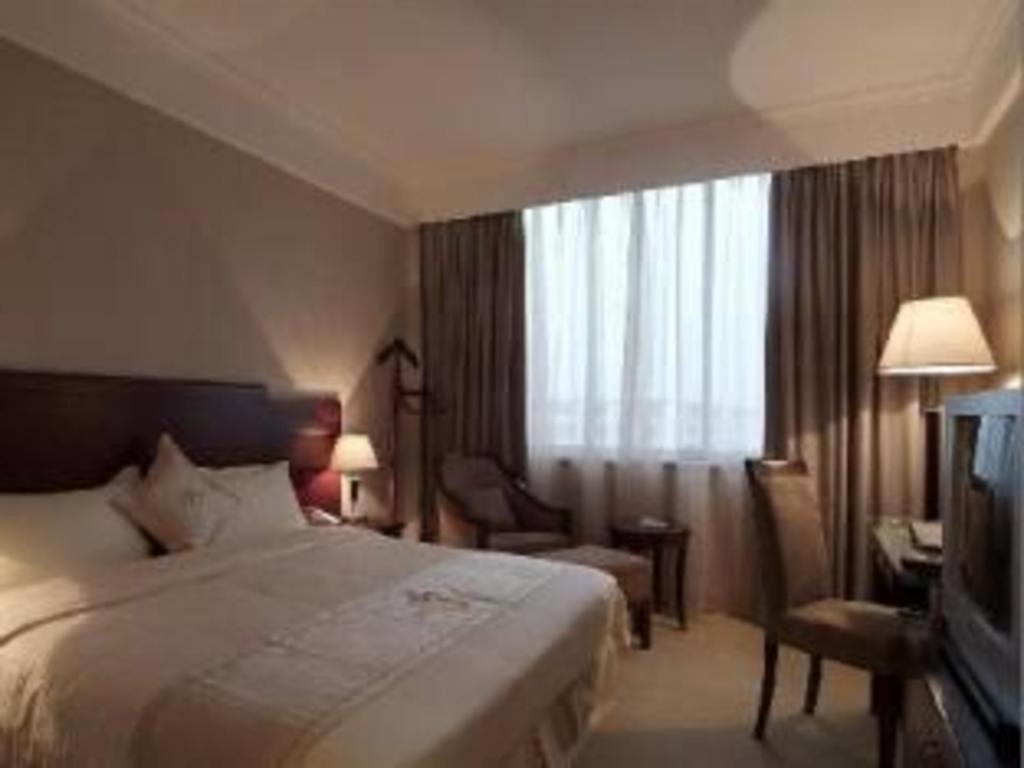 Qingdao Royal Garden Hotel Екстер'єр фото