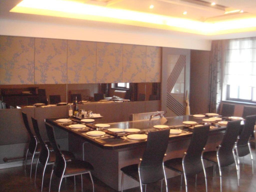 Qingdao Royal Garden Hotel Екстер'єр фото