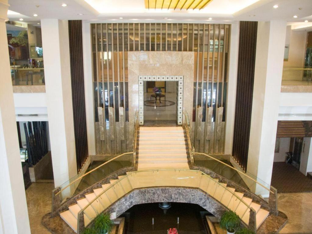 Qingdao Royal Garden Hotel Екстер'єр фото