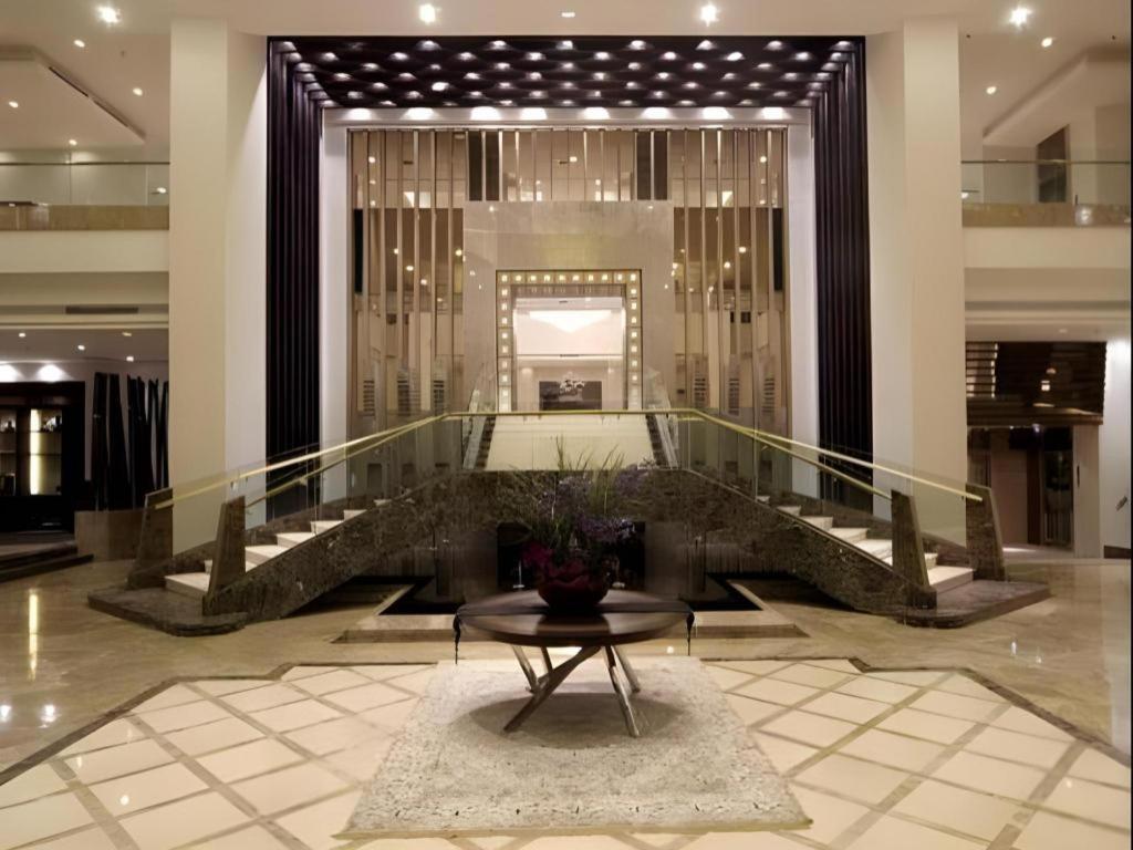 Qingdao Royal Garden Hotel Екстер'єр фото