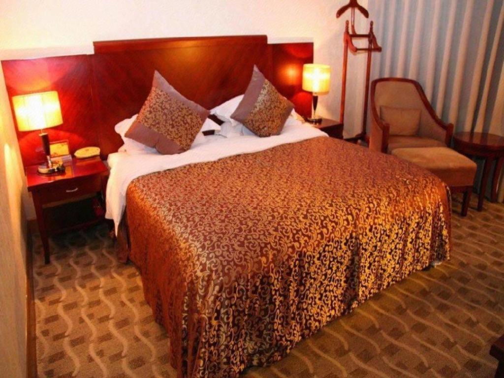 Qingdao Royal Garden Hotel Екстер'єр фото