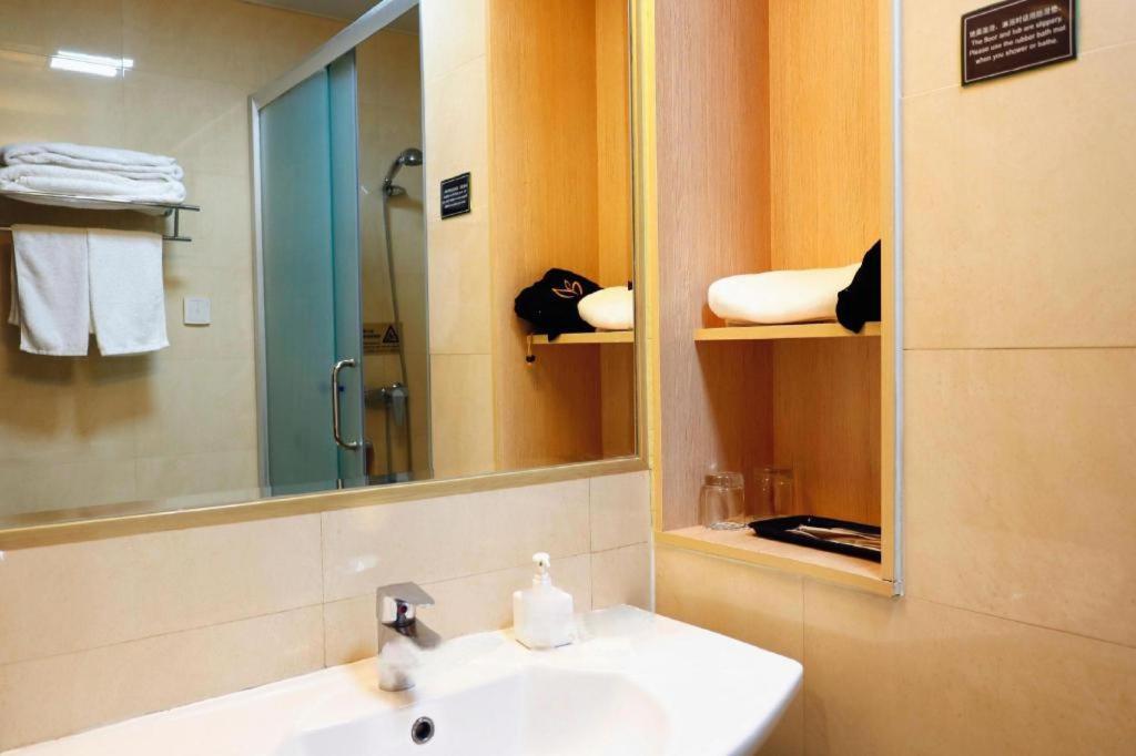 Qingdao Royal Garden Hotel Екстер'єр фото