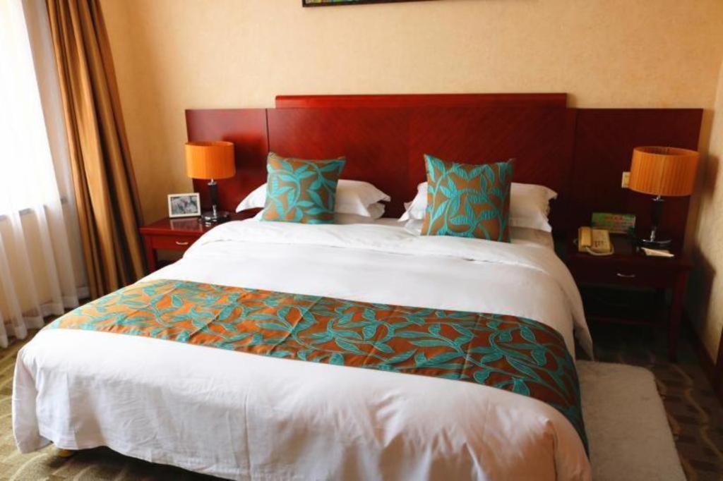Qingdao Royal Garden Hotel Екстер'єр фото
