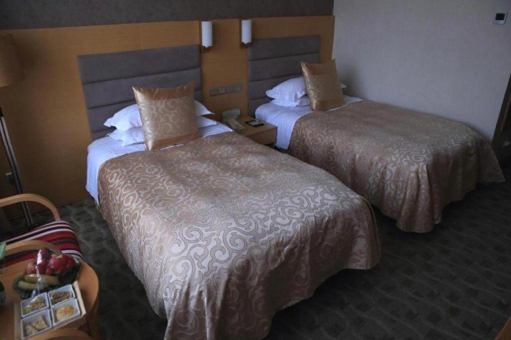 Qingdao Royal Garden Hotel Екстер'єр фото