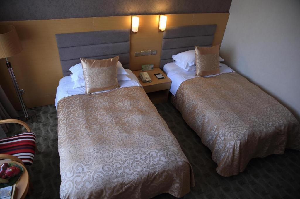 Qingdao Royal Garden Hotel Екстер'єр фото