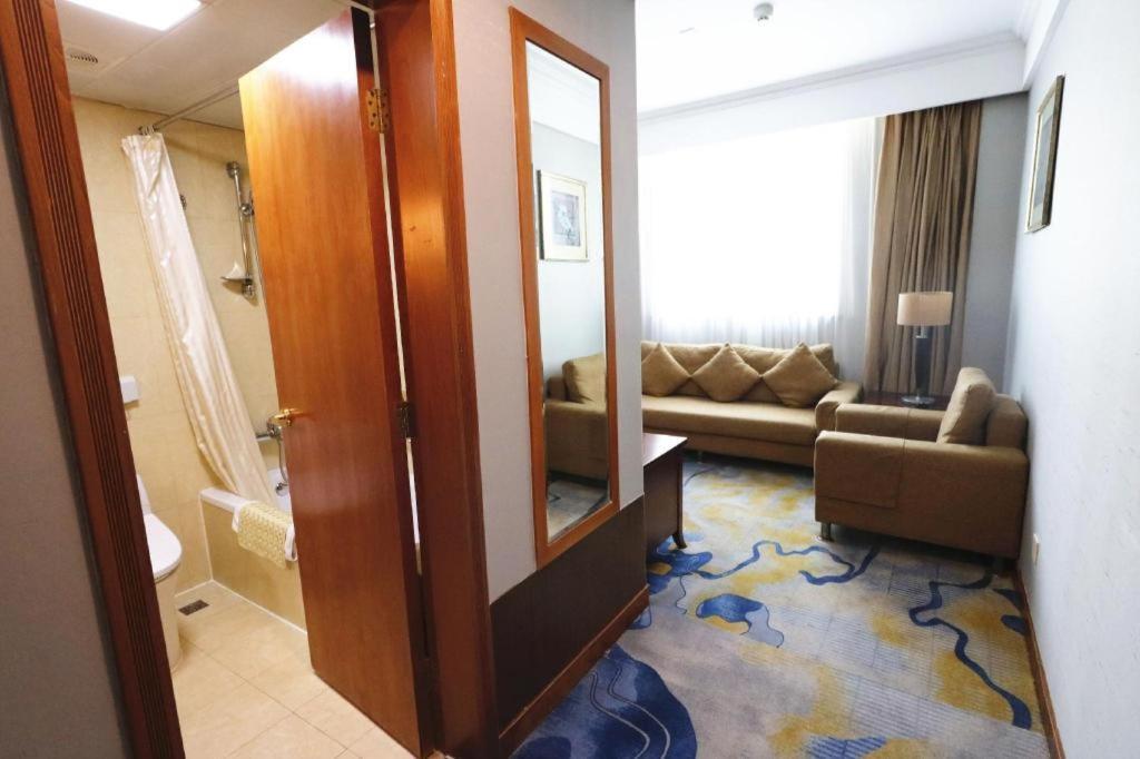 Qingdao Royal Garden Hotel Екстер'єр фото