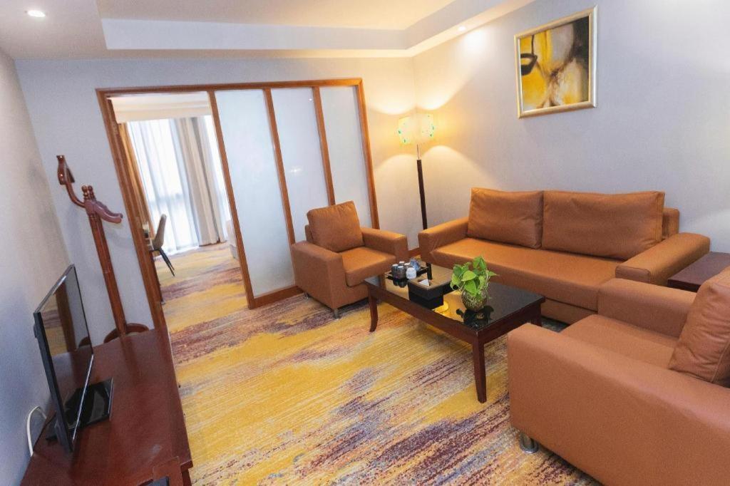 Qingdao Royal Garden Hotel Екстер'єр фото