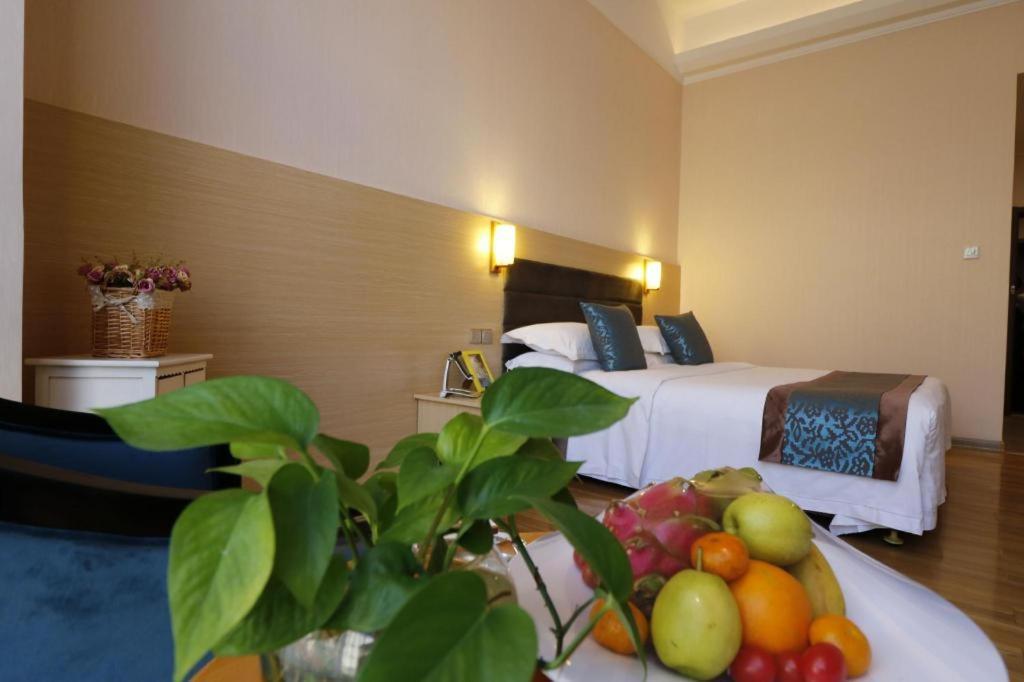 Qingdao Royal Garden Hotel Екстер'єр фото