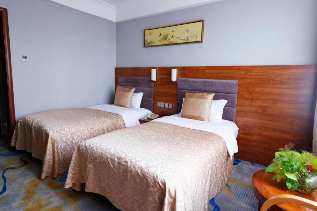 Qingdao Royal Garden Hotel Екстер'єр фото