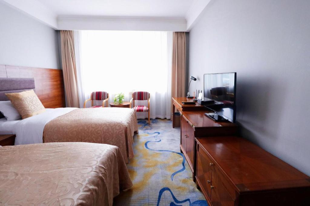 Qingdao Royal Garden Hotel Екстер'єр фото
