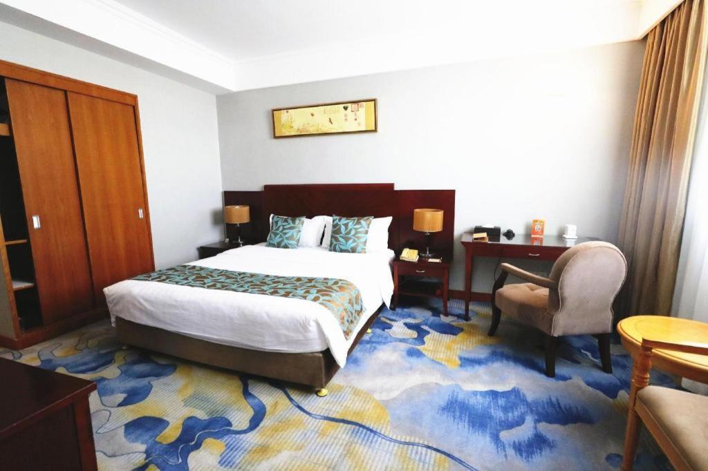 Qingdao Royal Garden Hotel Екстер'єр фото