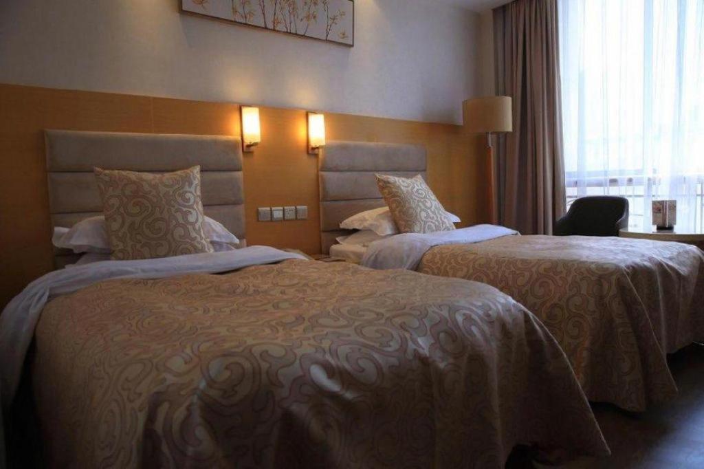 Qingdao Royal Garden Hotel Екстер'єр фото