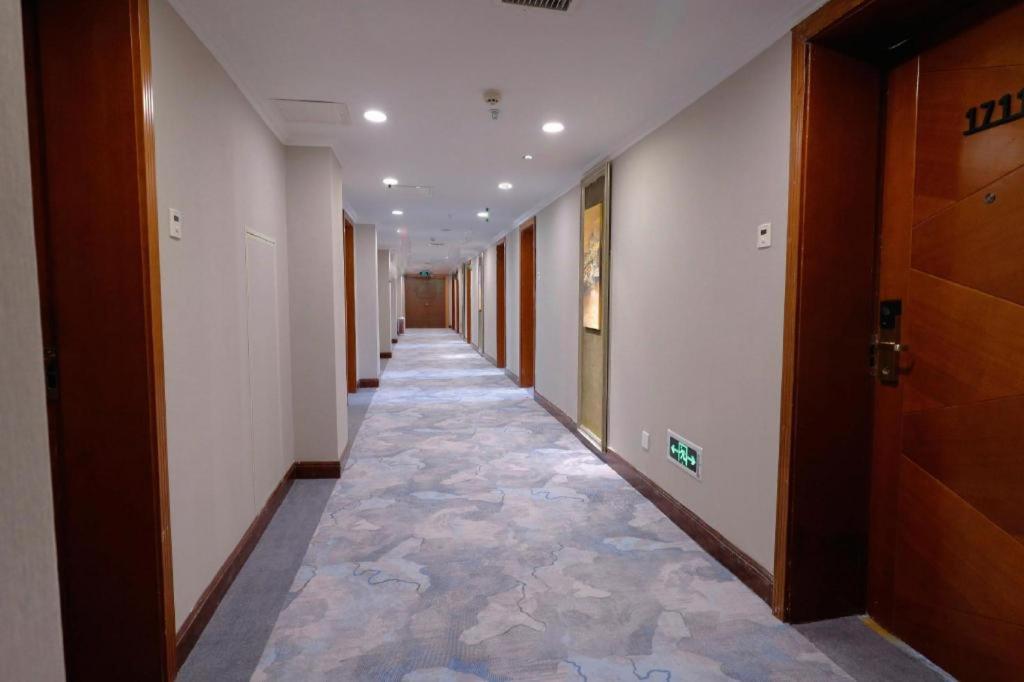 Qingdao Royal Garden Hotel Екстер'єр фото
