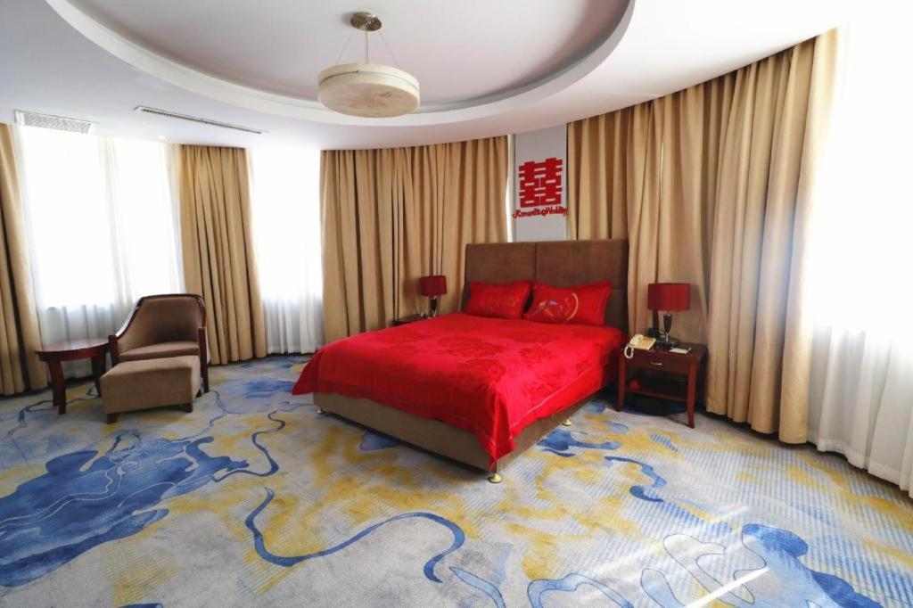 Qingdao Royal Garden Hotel Екстер'єр фото