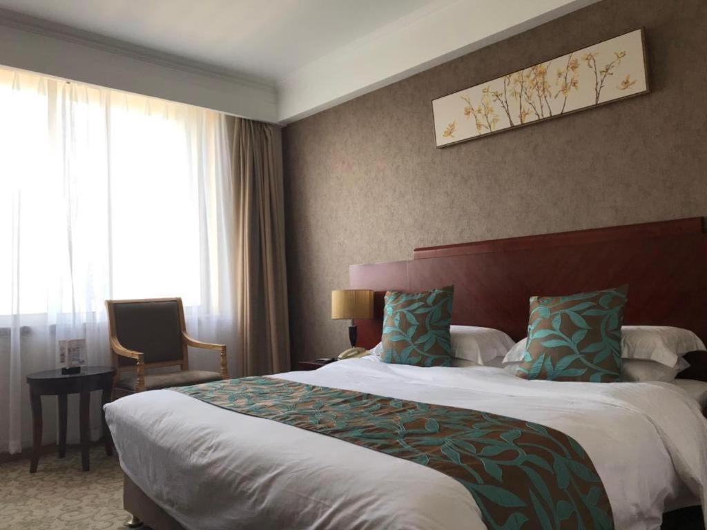 Qingdao Royal Garden Hotel Екстер'єр фото