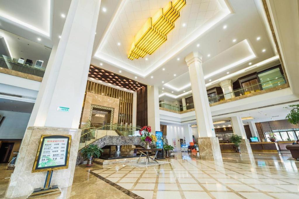 Qingdao Royal Garden Hotel Екстер'єр фото