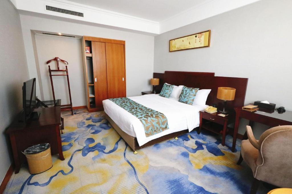 Qingdao Royal Garden Hotel Екстер'єр фото