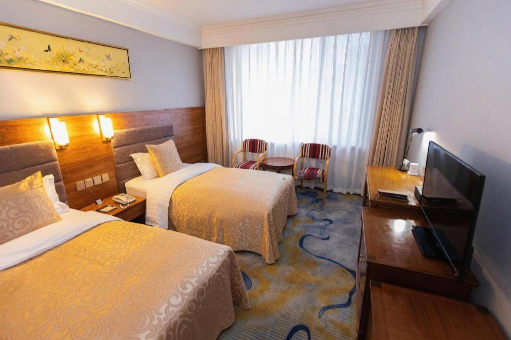Qingdao Royal Garden Hotel Екстер'єр фото