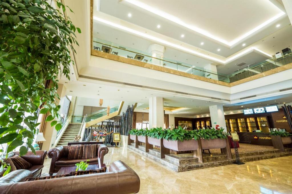 Qingdao Royal Garden Hotel Екстер'єр фото