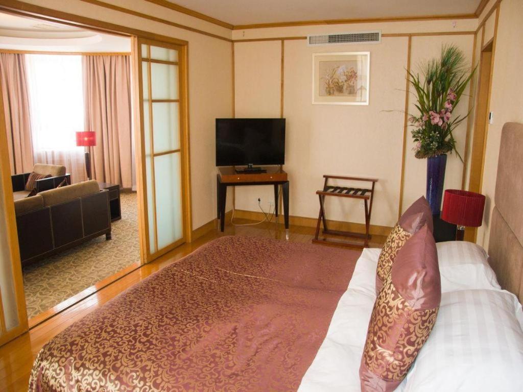 Qingdao Royal Garden Hotel Екстер'єр фото