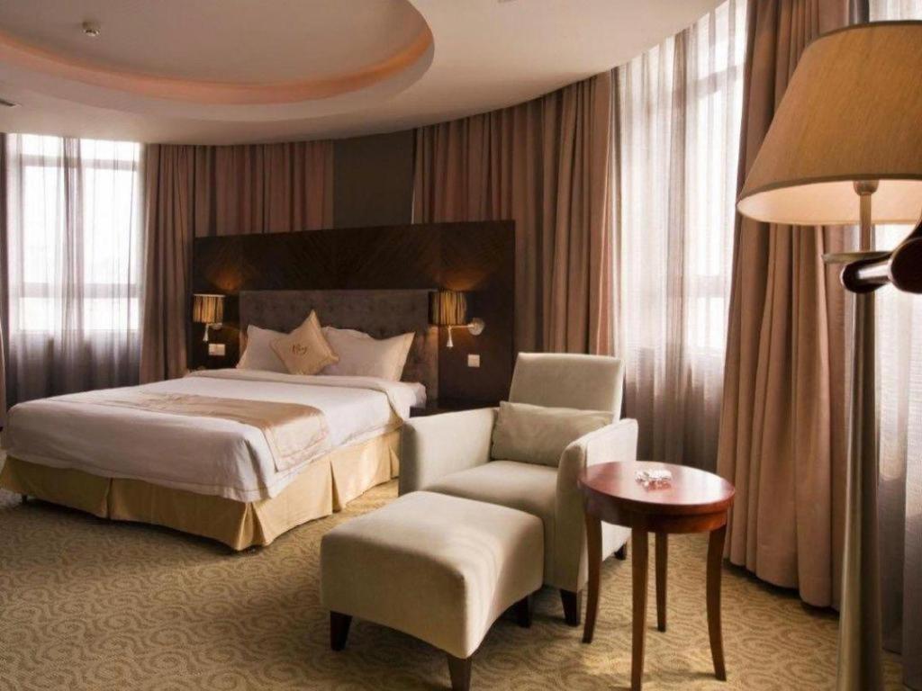 Qingdao Royal Garden Hotel Екстер'єр фото