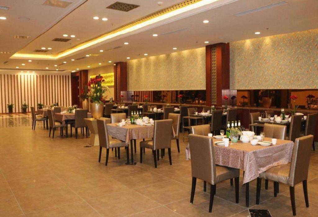 Qingdao Royal Garden Hotel Екстер'єр фото